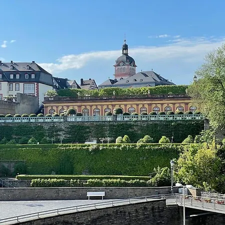 Castle View Living 1 - In Apartman *